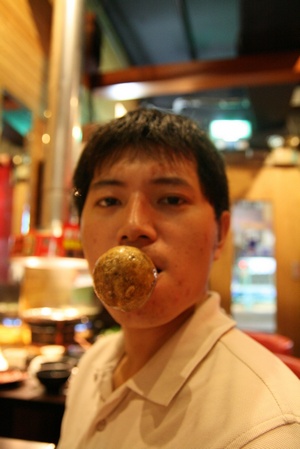 中秋節的烤肉。現在才吃到
