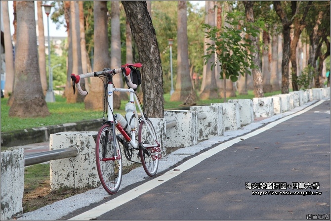 台南單車漫遊。海安路藍晒圖+四草大橋