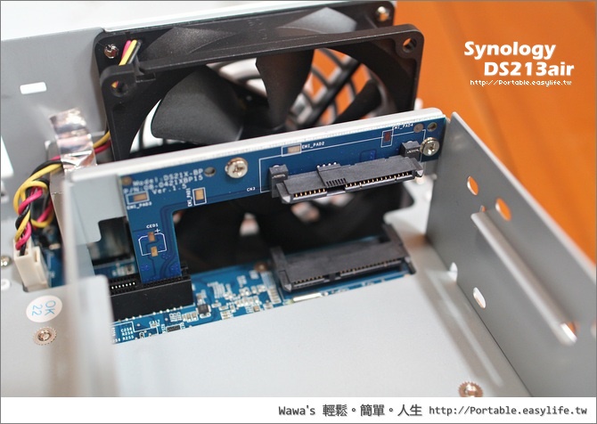 Synology DS213air。內建無線網路的網路儲存器