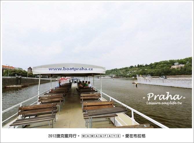 布拉格伏爾塔瓦河遊船。捷克旅遊、布拉格旅遊