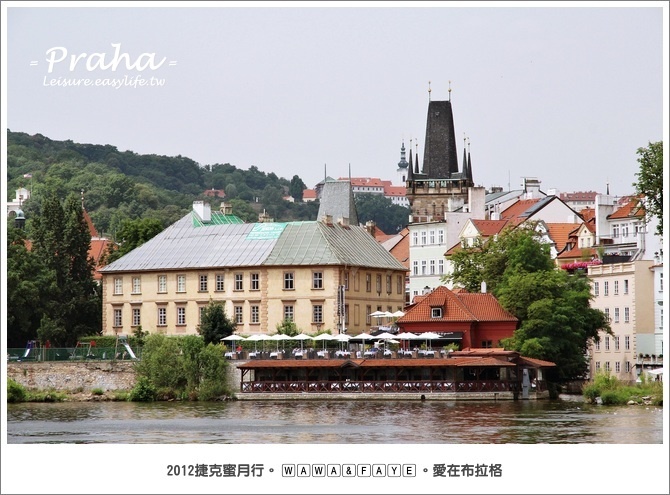 布拉格伏爾塔瓦河遊船。捷克旅遊、布拉格旅遊