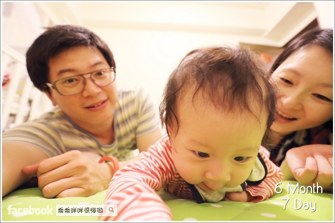 自己會坐起來囉！而且沒兩下就超級穩的～厲害咧！6M7D-6M13D