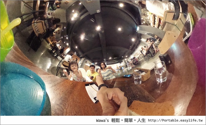 RICOH THETA M15 360°全景自拍炫麗奇機