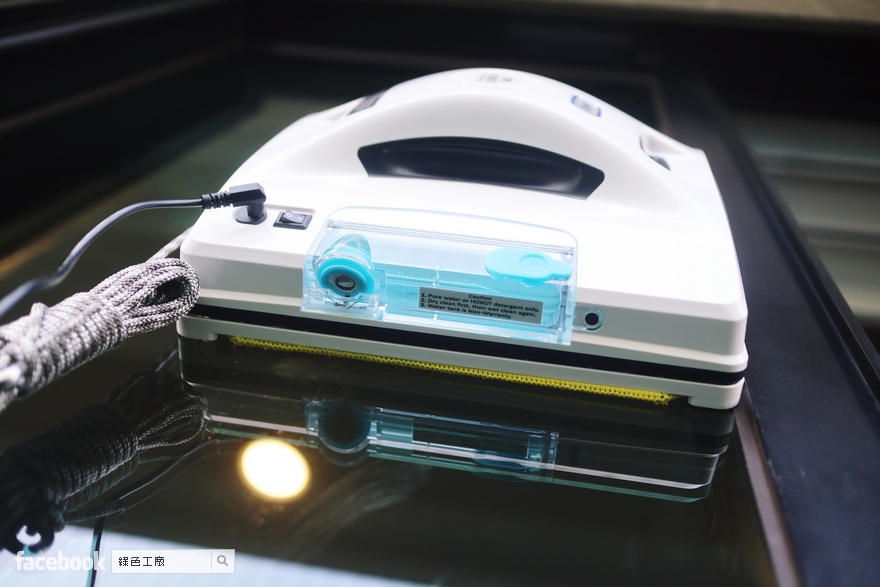 開箱評測玻妞 HOBOT 298 超音波噴水自動擦玻璃機器人