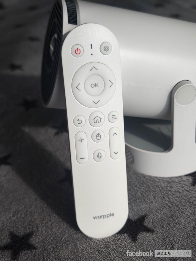 開箱 Warpple 國民輕劇院 LA3 便宜實惠的超優質的短焦投影