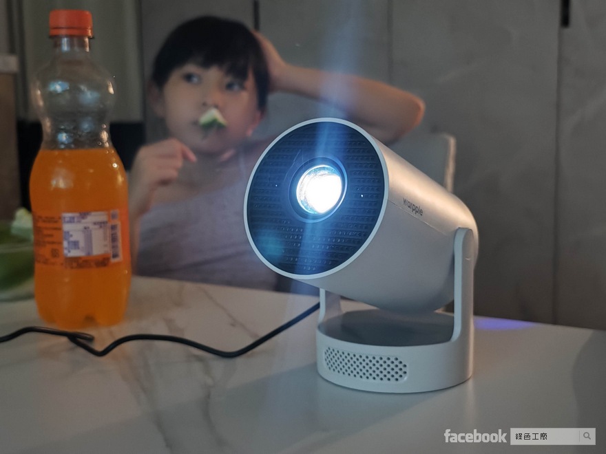 開箱 Warpple 國民輕劇院 LA3 便宜實惠的超優質的短焦投影