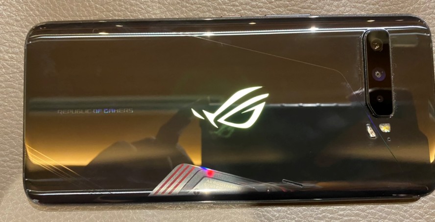 ( 7/22 ) ROG Phone 3 正式釋放電競野獸