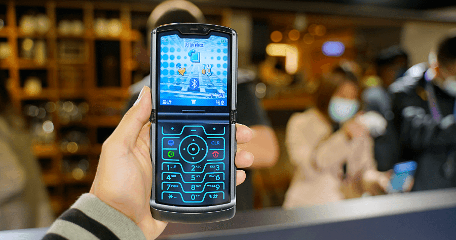 Motorola 在台推出 razr 5G 摺疊手機、Moto g 5G plus 兩款手機，復刻經典 V3 操作介面